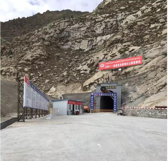 承接施工拉林鐵路嘎拉山隧道橫洞項(xiàng)目